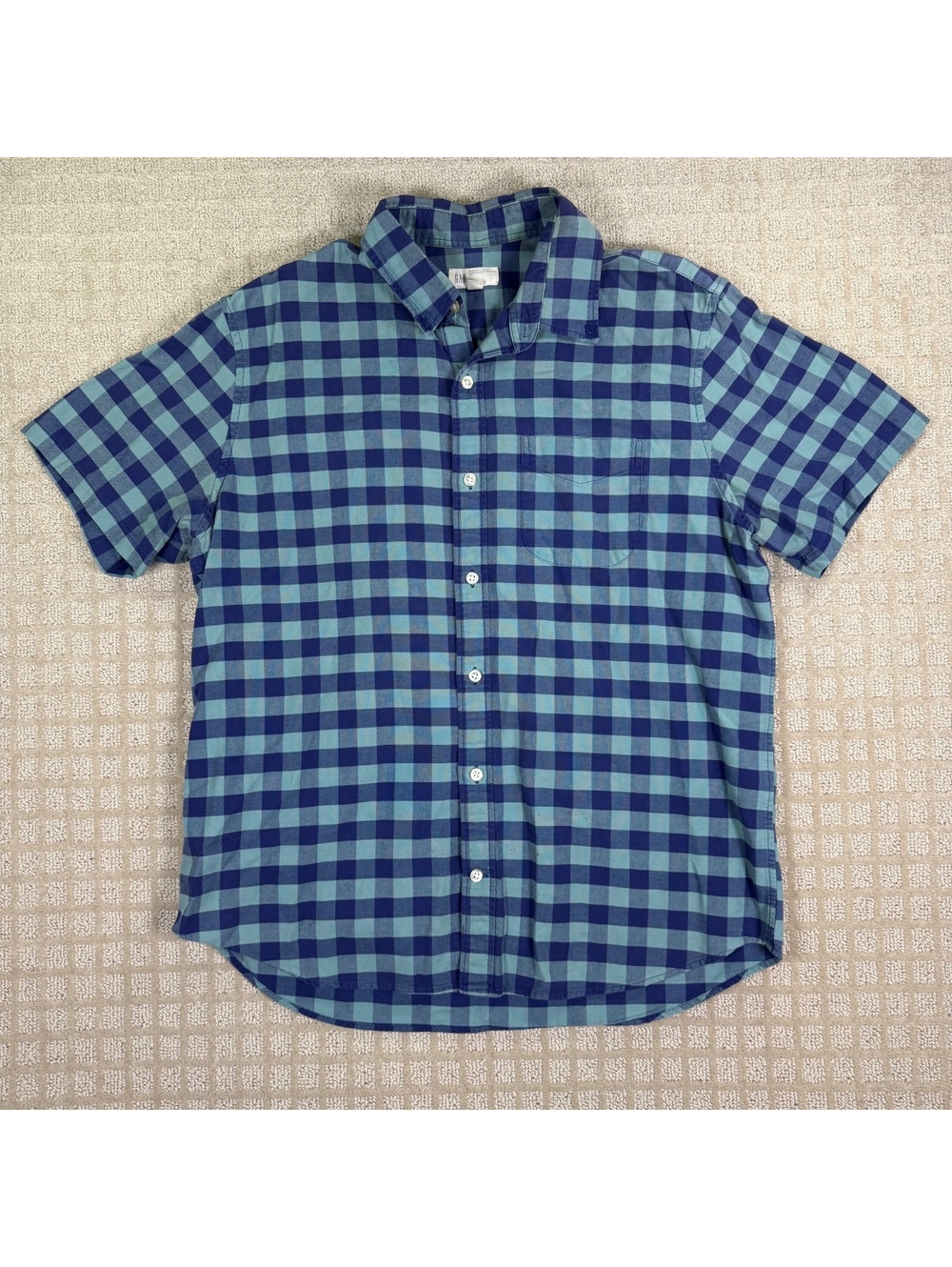 GAP blue plaid short sleeve button-up shirt Large